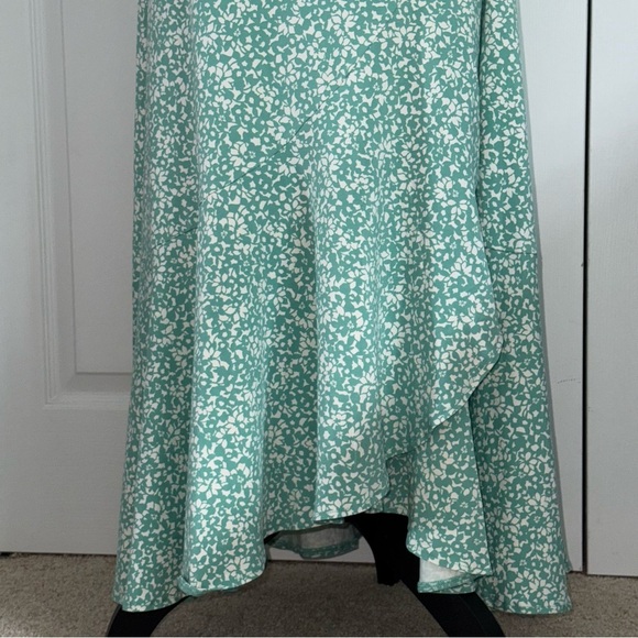 Lands' End Women’s Green Floral Midi wrap Dress Cool short sleeves Boho L/P - Picture 4 of 12